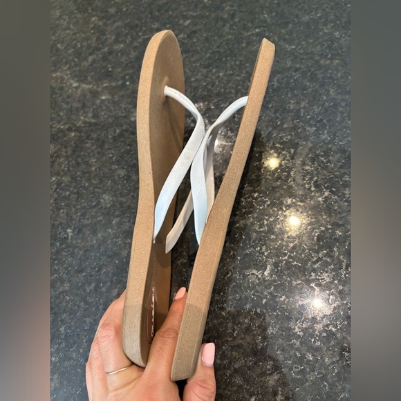 Okabashi Lightweight Recycled Flip Flops - Picture 3 of 5